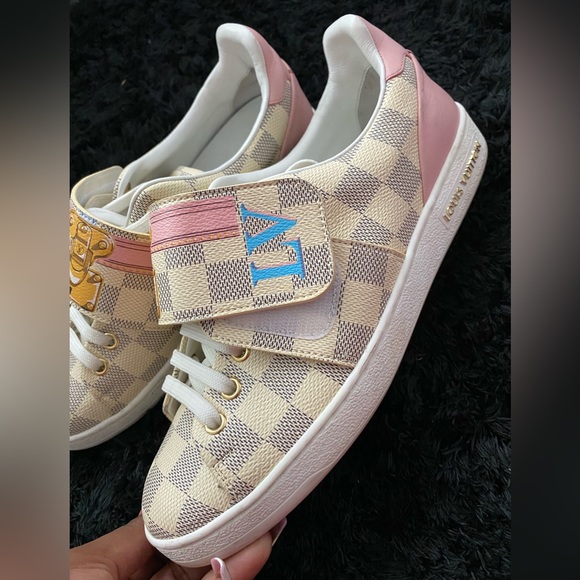 Louis Vuitton Womens sneakers . Great condition. Worn once . 100% Authentic - Picture 3 of 4